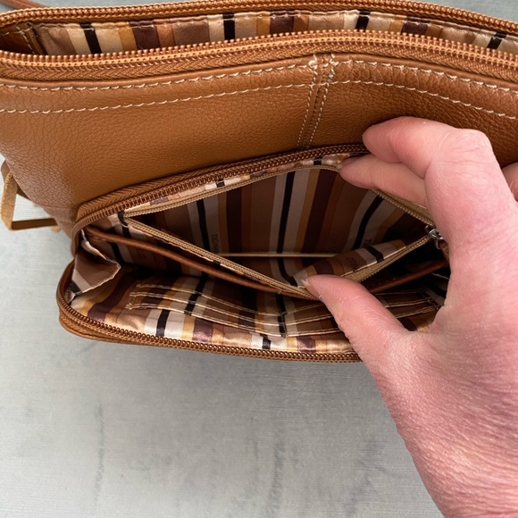 EUC Tignanello leather fringe, multi compartment, Crossbody 10” x 8” no callouts - Picture 13 of 13